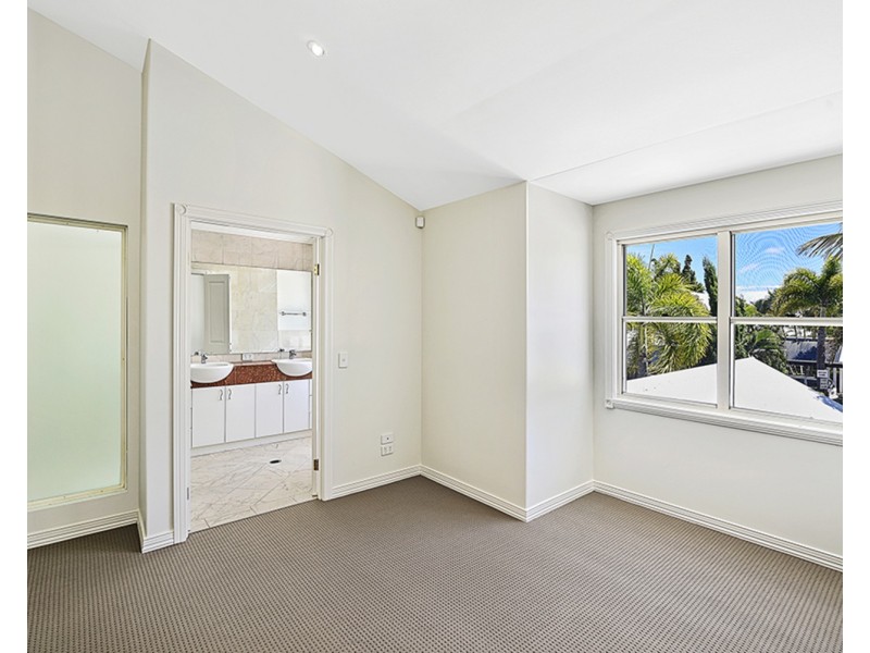 2/103 Salerno Street, Surfers Paradise QLD 4217