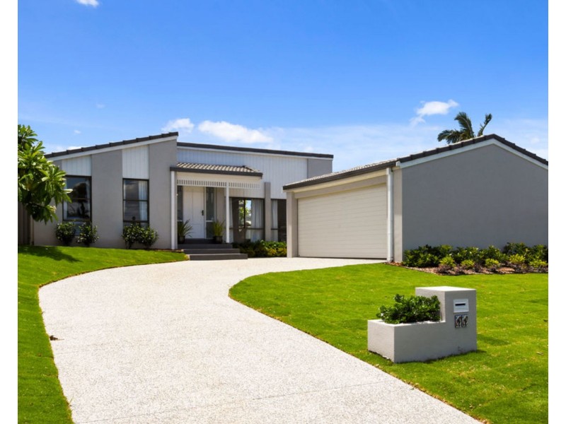 11 Dunbarton Avenue, Sorrento QLD 4217