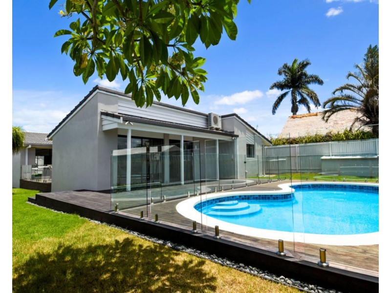 11 Dunbarton Avenue, Sorrento QLD 4217