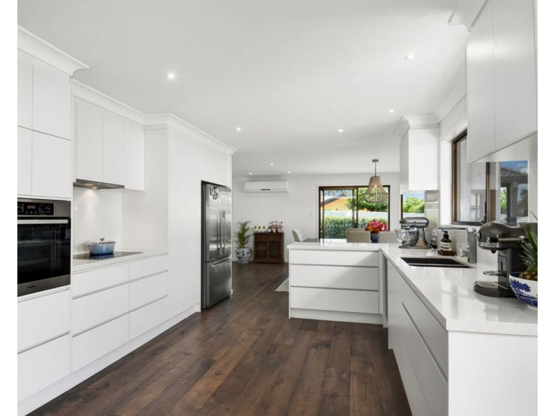 11 Dunbarton Avenue, Sorrento QLD 4217