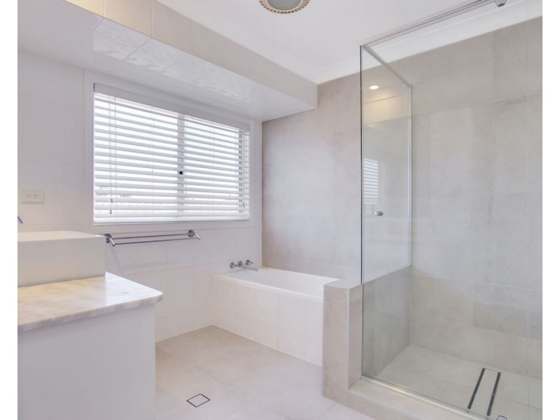 6 Key Biscayne, Clear Island Waters QLD 4226