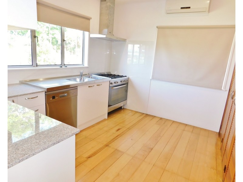 21 Power Street, Norman Park QLD 4170