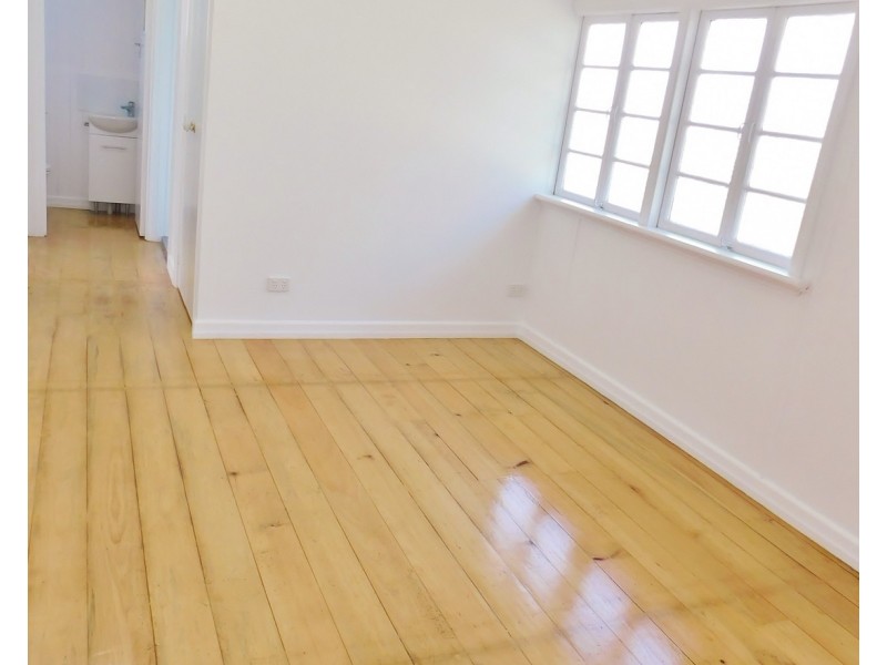 21 Power Street, Norman Park QLD 4170