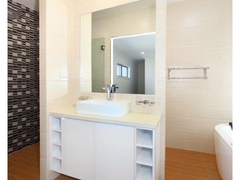63 Southaven Drive, Helensvale QLD 4212