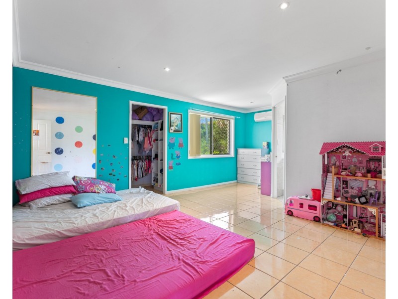 40 Baikal Place, Westlake QLD 4074