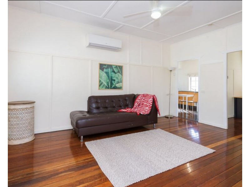 1077 Logan Road, Holland Park West QLD 4121