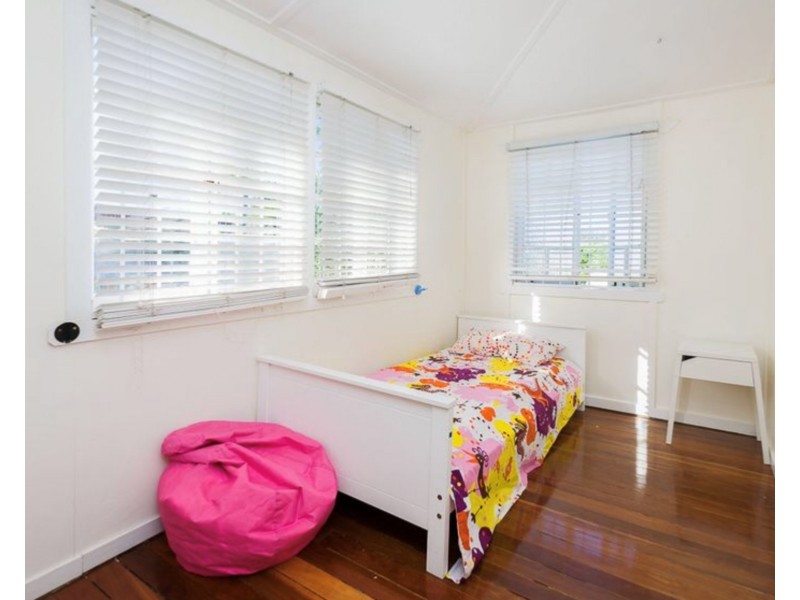 1077 Logan Road, Holland Park West QLD 4121