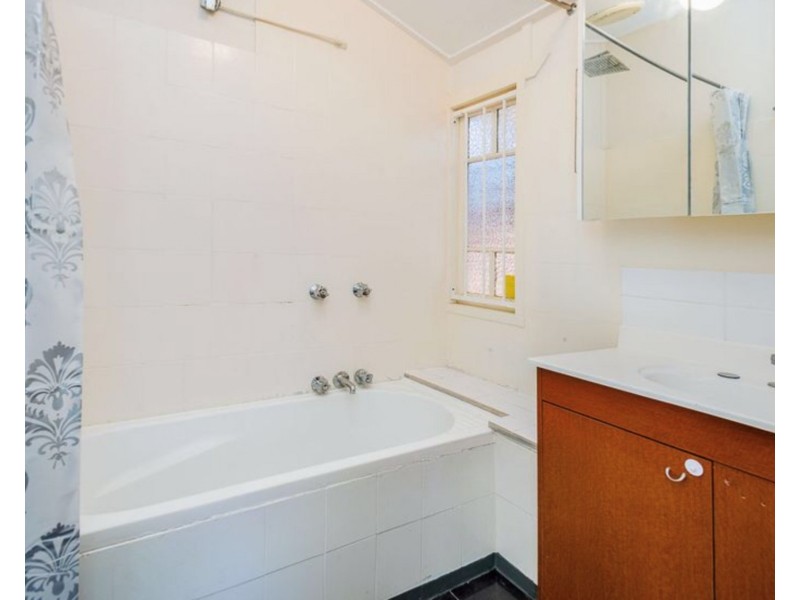 1077 Logan Road, Holland Park West QLD 4121