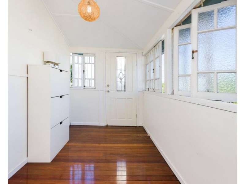 1077 Logan Road, Holland Park West QLD 4121
