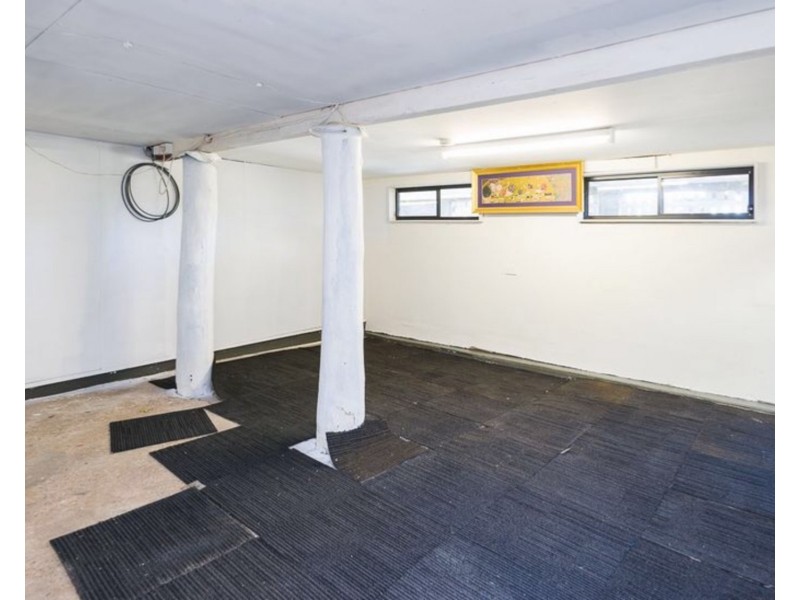 1077 Logan Road, Holland Park West QLD 4121