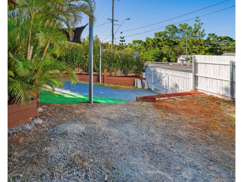 1077 Logan Road, Holland Park West QLD 4121