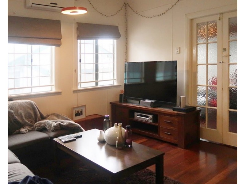 90 Darthmouth Street, Coopers Plains QLD 4108