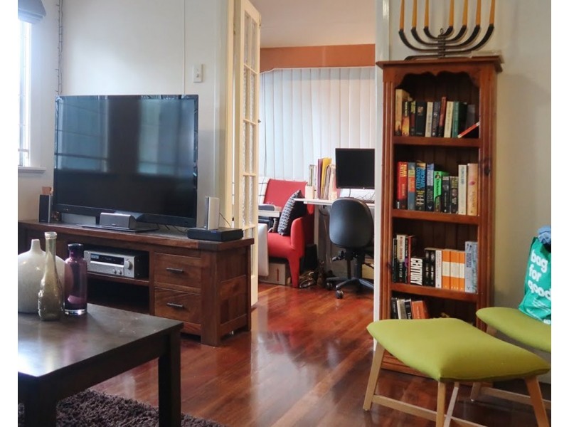 90 Darthmouth Street, Coopers Plains QLD 4108