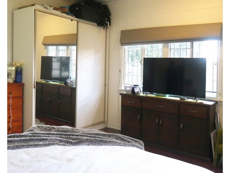 90 Darthmouth Street, Coopers Plains QLD 4108