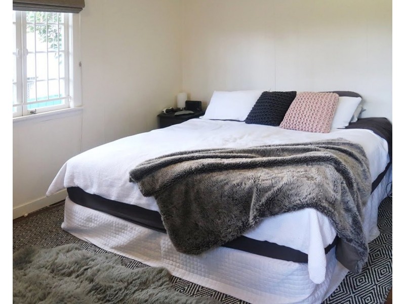 90 Darthmouth Street, Coopers Plains QLD 4108