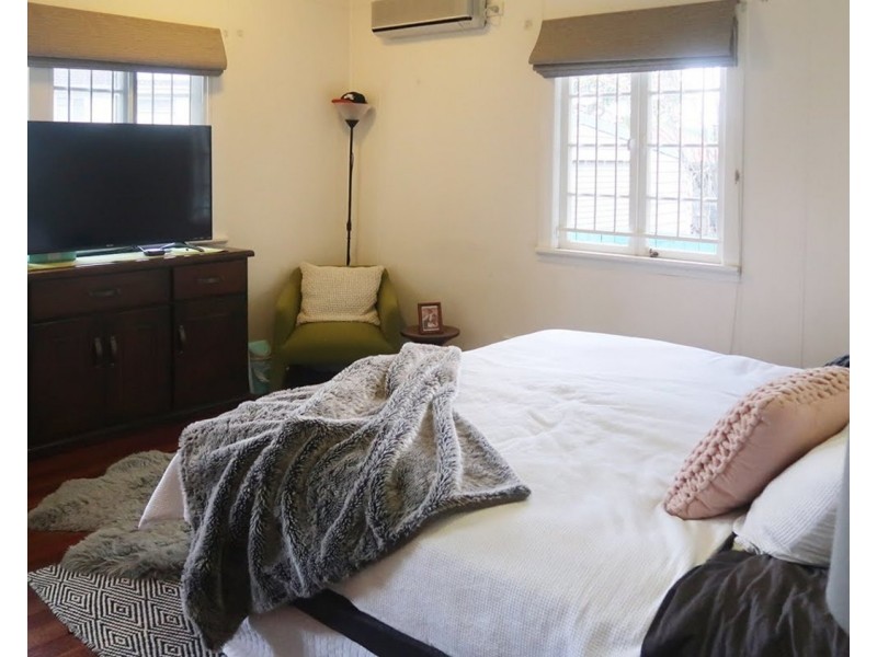 90 Darthmouth Street, Coopers Plains QLD 4108