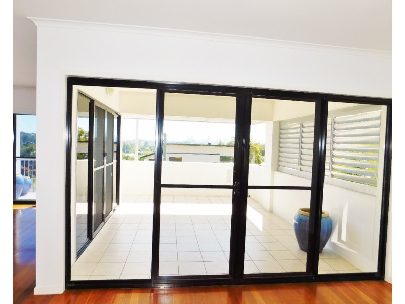 64 Bonneville Street, Holland Park West QLD 4121