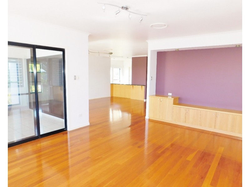 64 Bonneville Street, Holland Park West QLD 4121