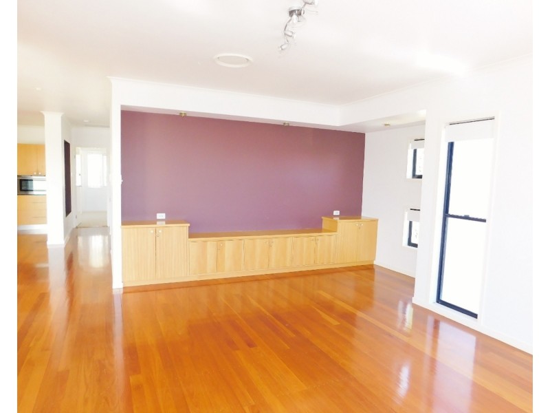 64 Bonneville Street, Holland Park West QLD 4121