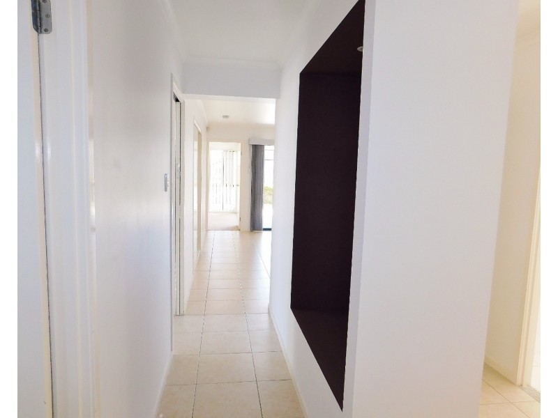 64 Bonneville Street, Holland Park West QLD 4121