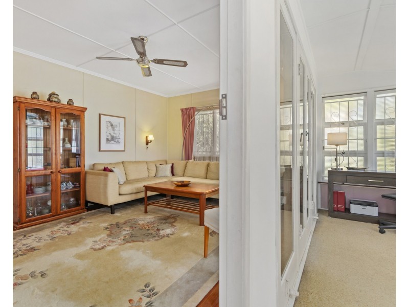 98 Bapaume Road, Holland Park West QLD 4121