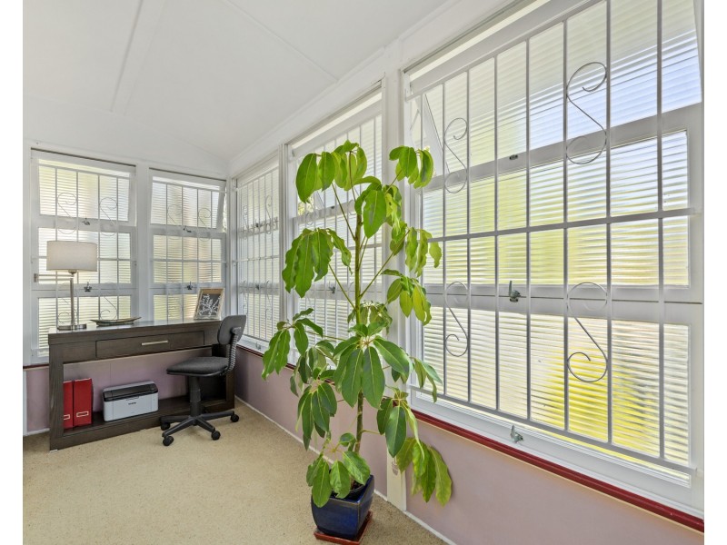 98 Bapaume Road, Holland Park West QLD 4121