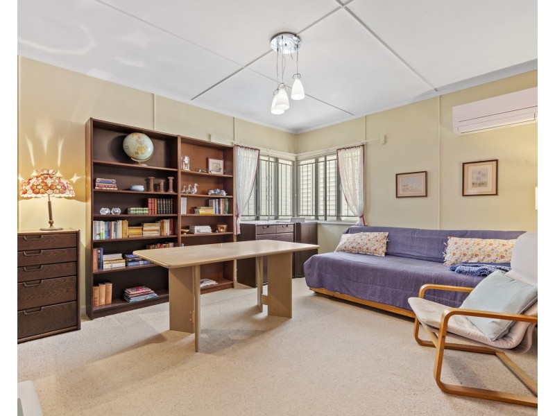 98 Bapaume Road, Holland Park West QLD 4121