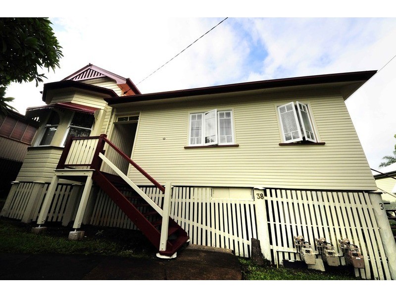 38 Lockhart  Street, Woolloongabba QLD 4102