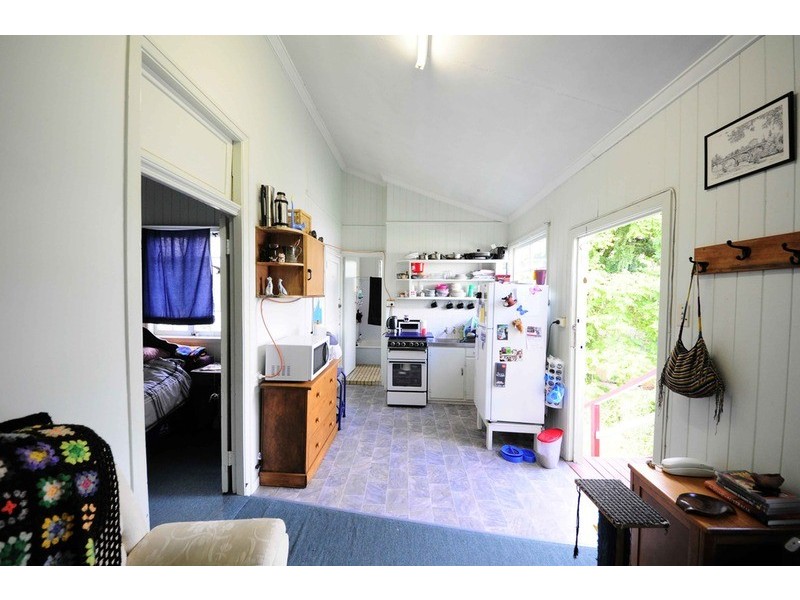 38 Lockhart  Street, Woolloongabba QLD 4102