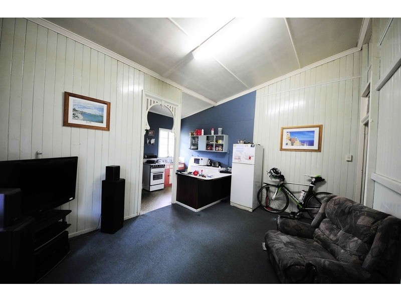 38 Lockhart  Street, Woolloongabba QLD 4102