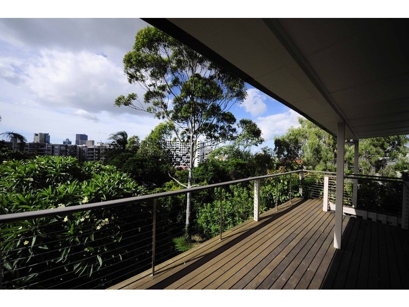 4 Dorchester Street, South Brisbane QLD 4101