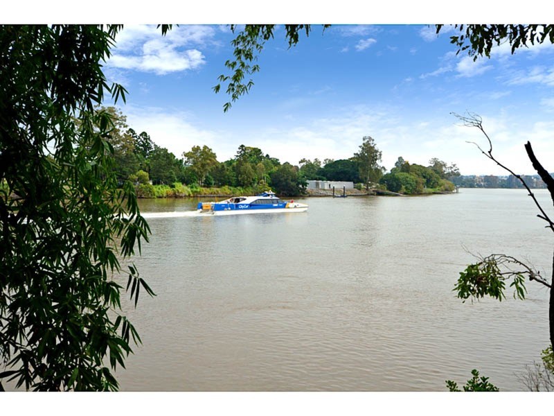 30 Derby Street, Highgate Hill QLD 4101