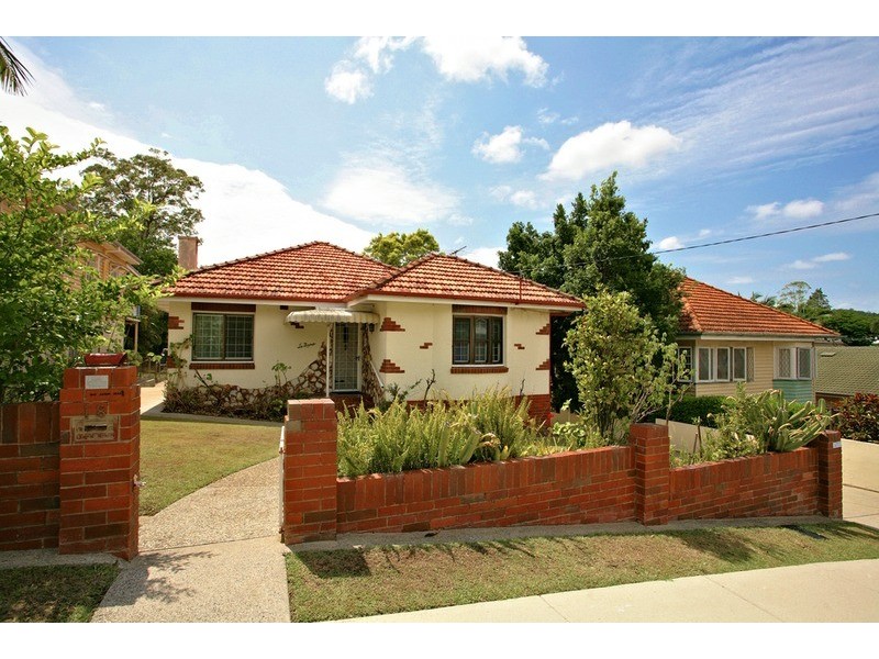 18 Princess Street, Camp Hill QLD 4152