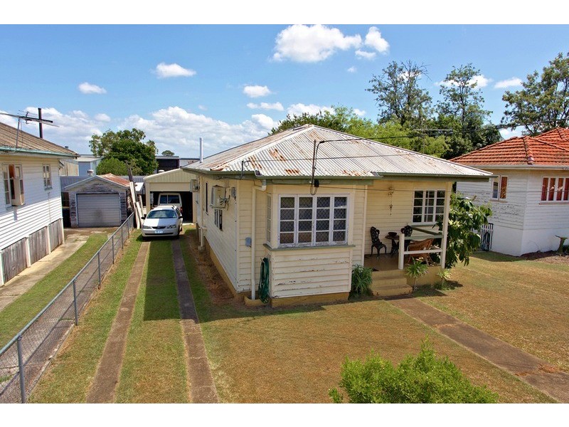 11 Livingstone Street, Yeerongpilly QLD 4105
