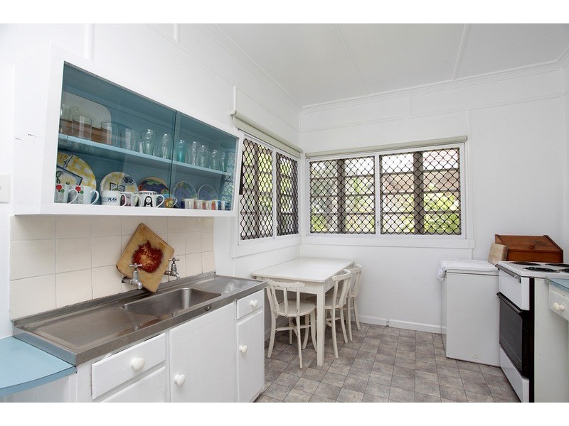 11 Livingstone Street, Yeerongpilly QLD 4105