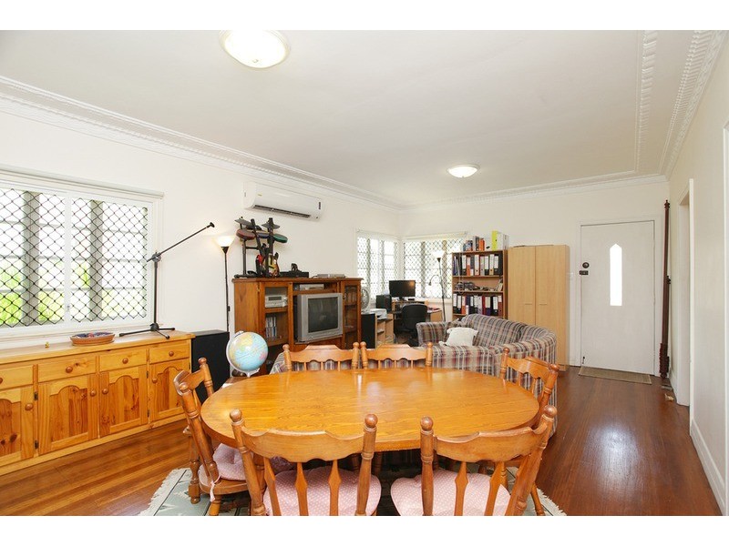 11 Livingstone Street, Yeerongpilly QLD 4105