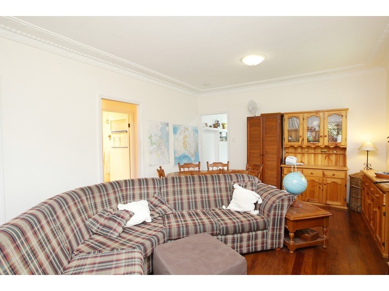 11 Livingstone Street, Yeerongpilly QLD 4105