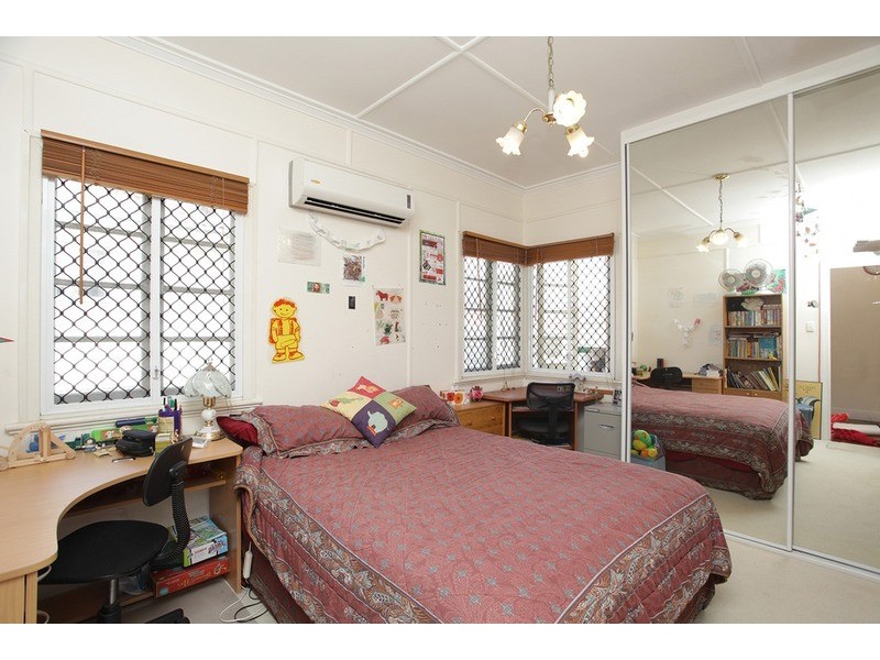 11 Livingstone Street, Yeerongpilly QLD 4105