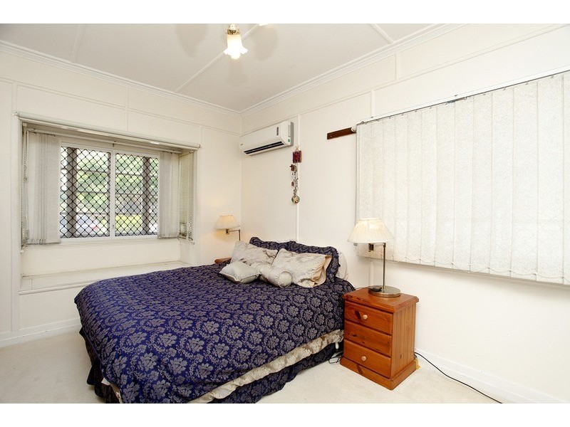 11 Livingstone Street, Yeerongpilly QLD 4105