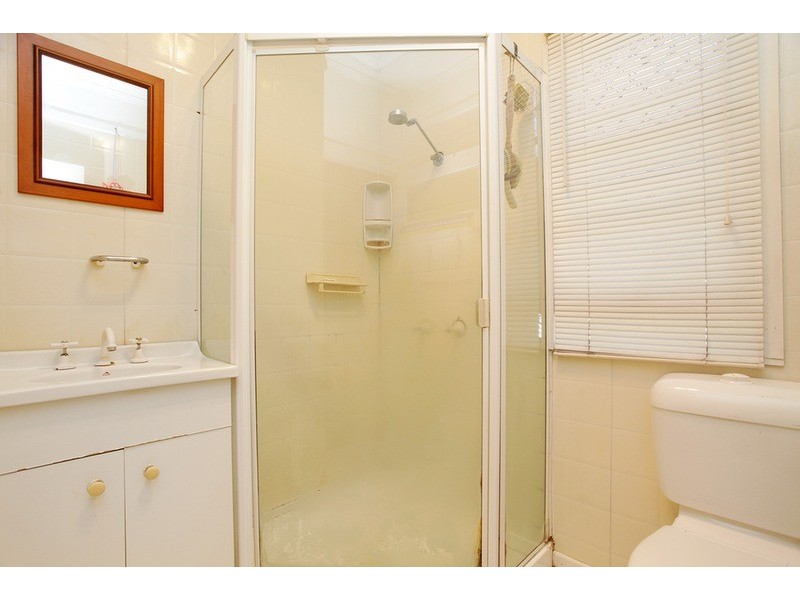 11 Livingstone Street, Yeerongpilly QLD 4105