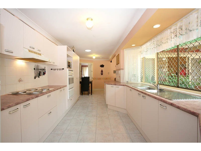 31 Bottlebrush  Drive, Regents Park QLD 4118