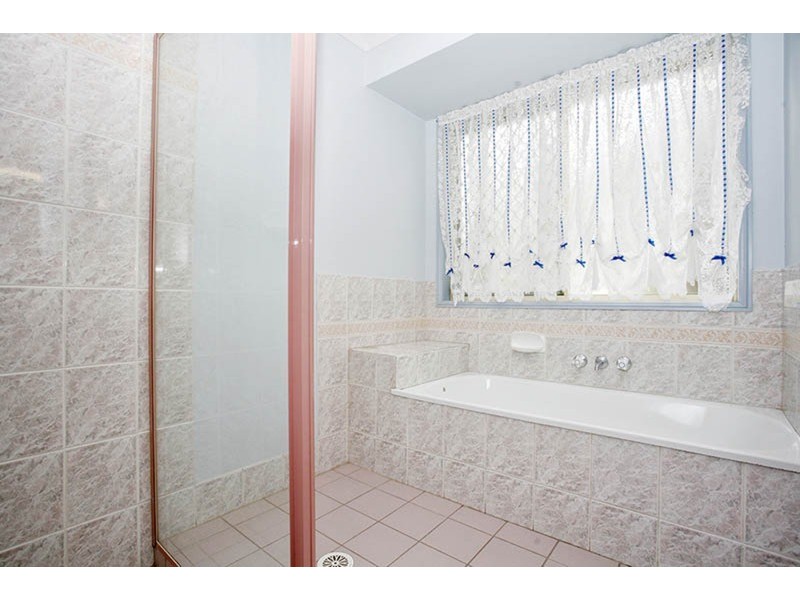 31 Bottlebrush  Drive, Regents Park QLD 4118