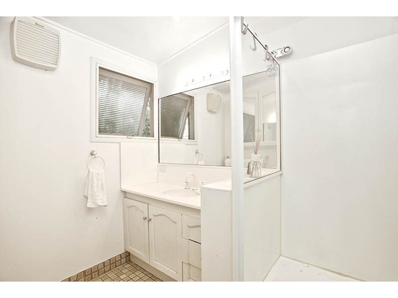 35 Osterley Road, Yeronga QLD 4104