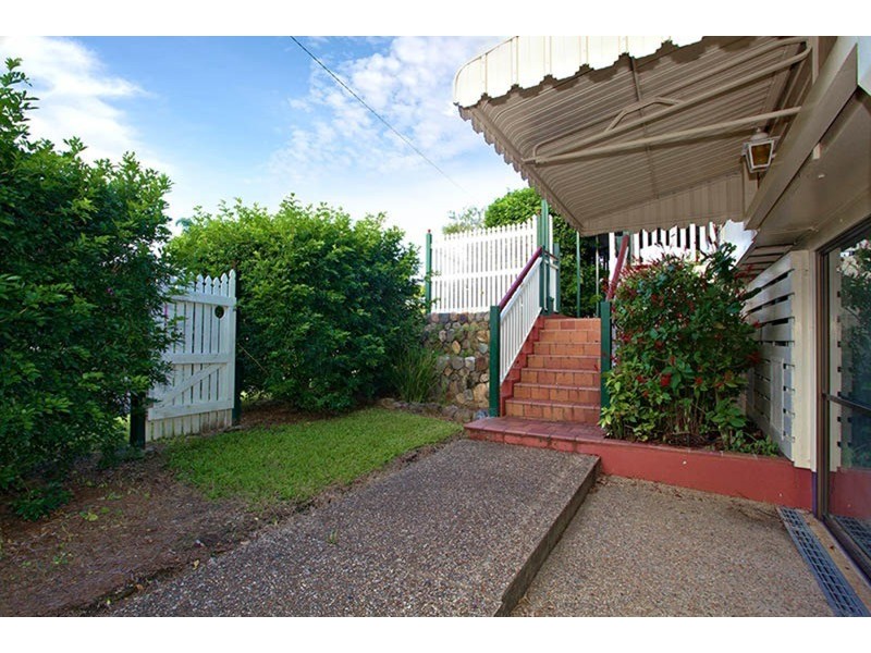 35 Osterley Road, Yeronga QLD 4104