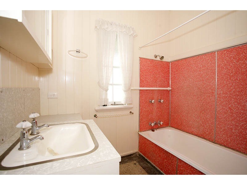 26 Noble  Street, Camp Hill QLD 4152