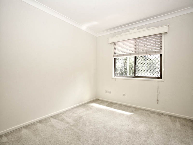 105  Meadowlands  Road, Carindale QLD 4152