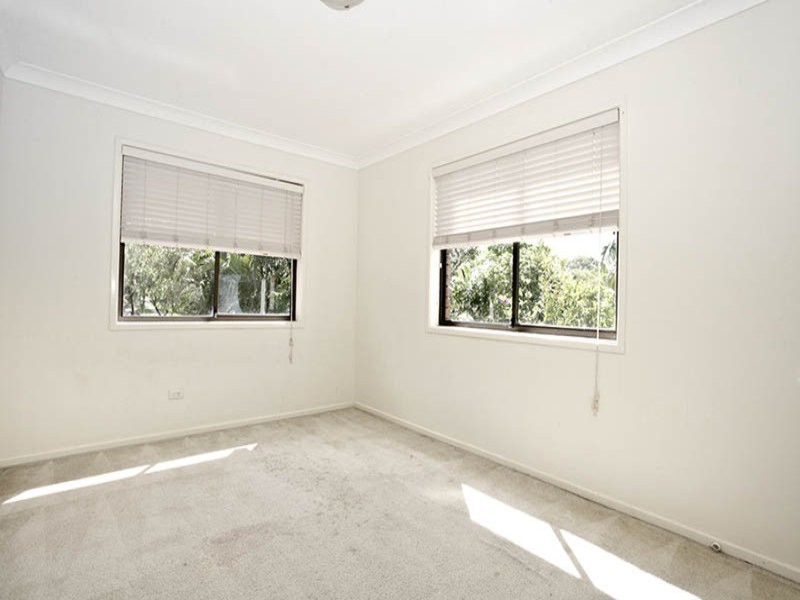 105  Meadowlands  Road, Carindale QLD 4152