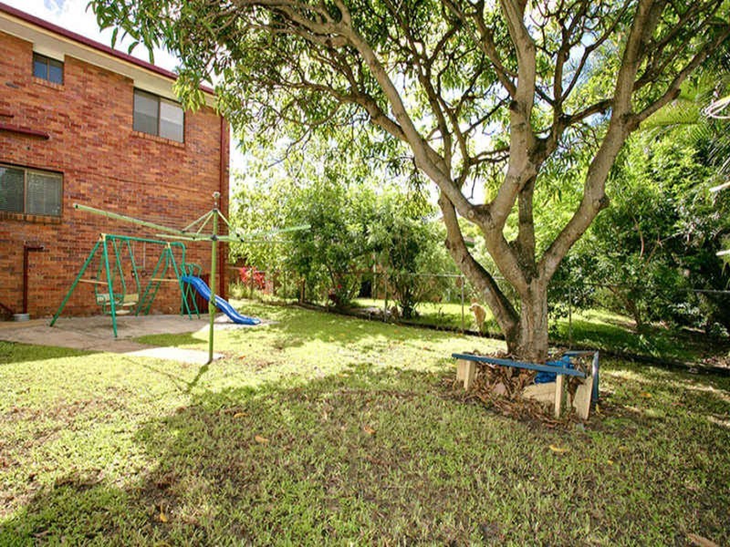 105  Meadowlands  Road, Carindale QLD 4152