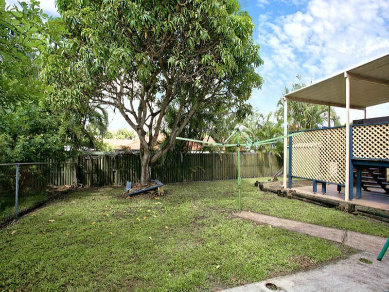 105  Meadowlands  Road, Carindale QLD 4152