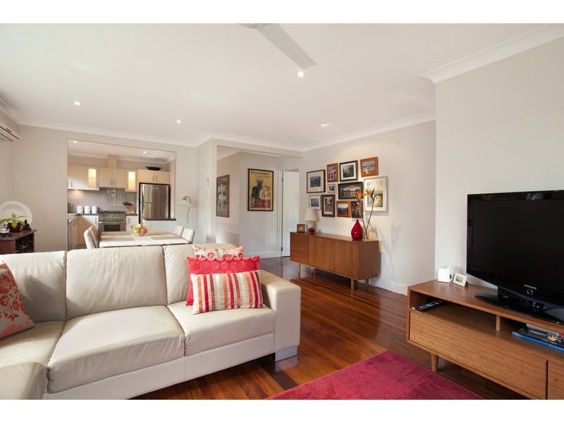 7 Wingarra Street, Yeerongpilly QLD 4105